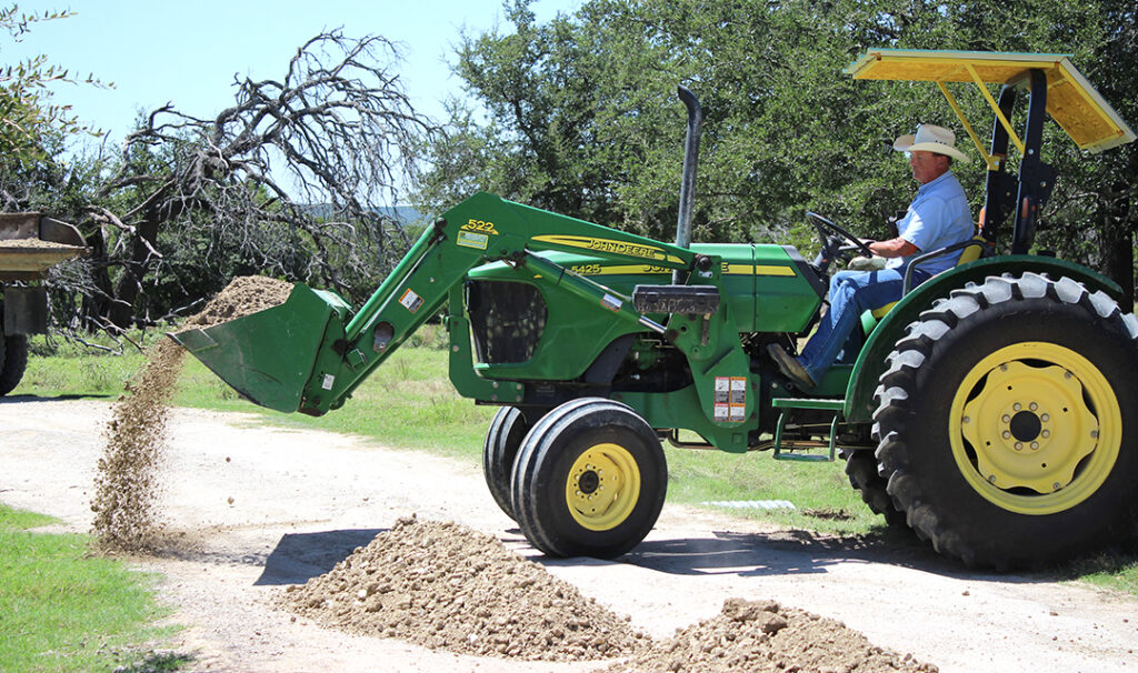 RS52903_Chris-tractor